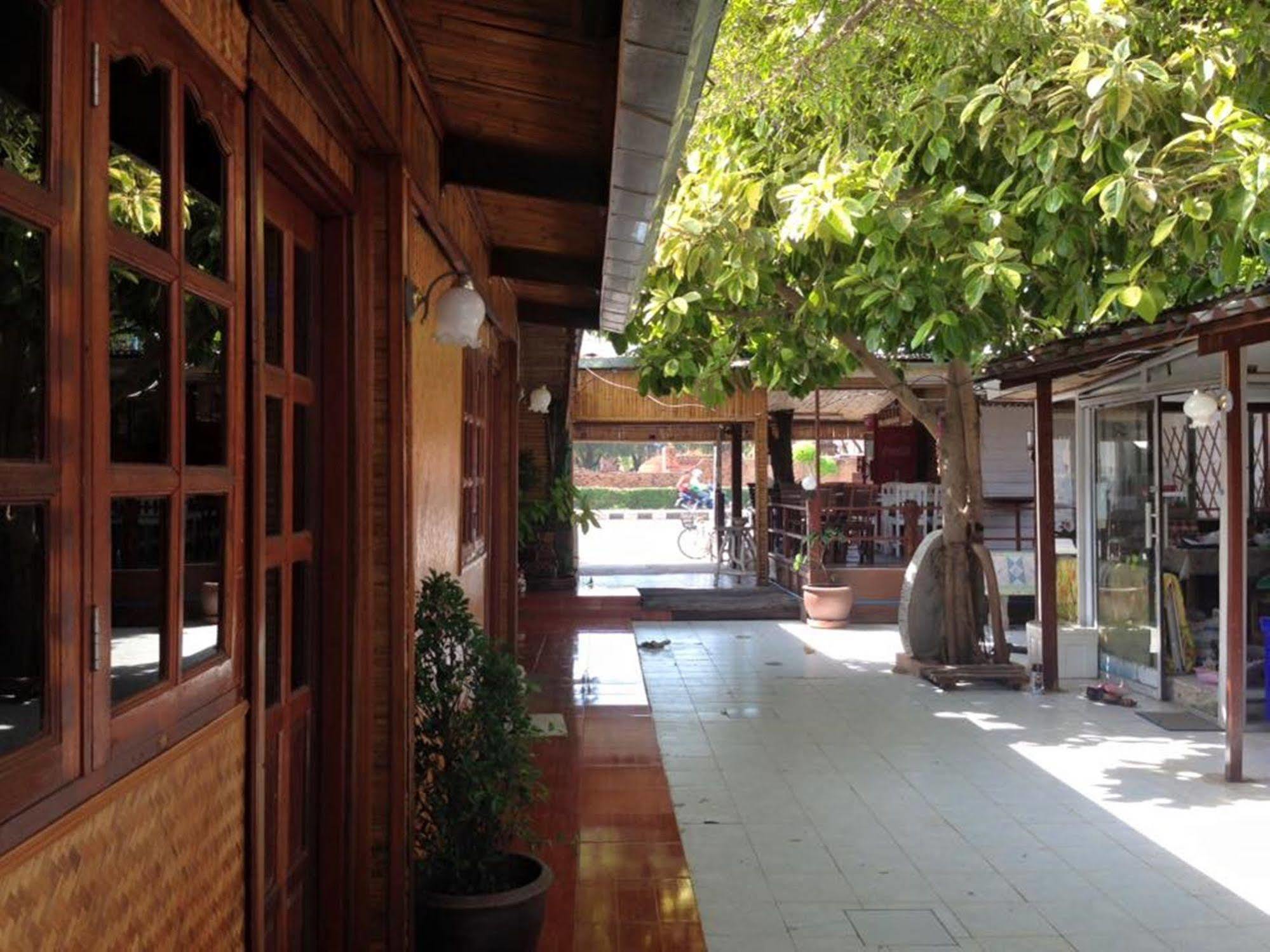 Bed and Breakfast Casa Ayutthaya Экстерьер фото